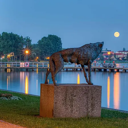 Apartman Mueritztraum - In Der Hafenresidenz Mit Terrasse & Wellness Waren